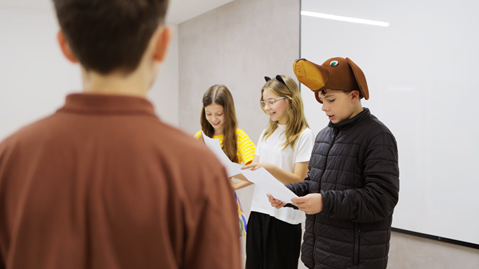 Aulas modulares com empreendedorismo, teatro, finanças e gamificação